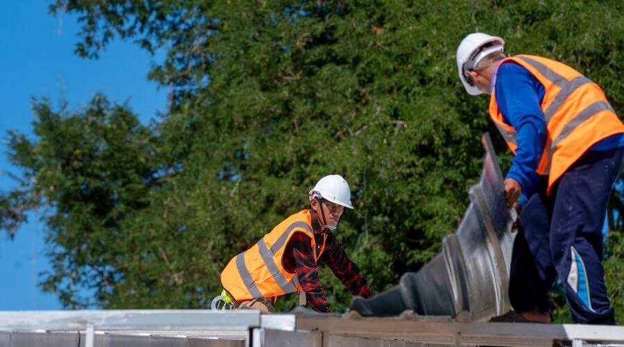 Expert Emergency Roof Repairs services in Vanderbilt, TX